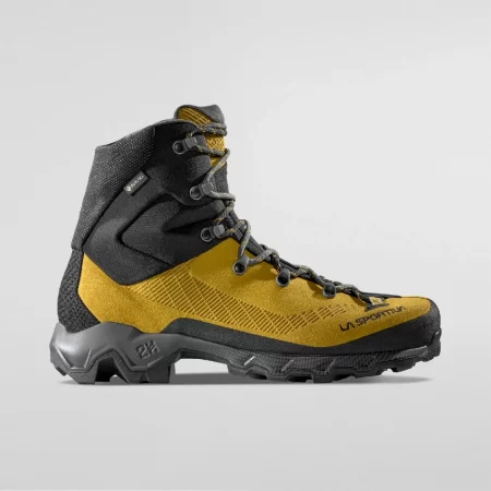 La Sportiva Men's Aequilibrium Trek GTX Boots - Savana / Carbon